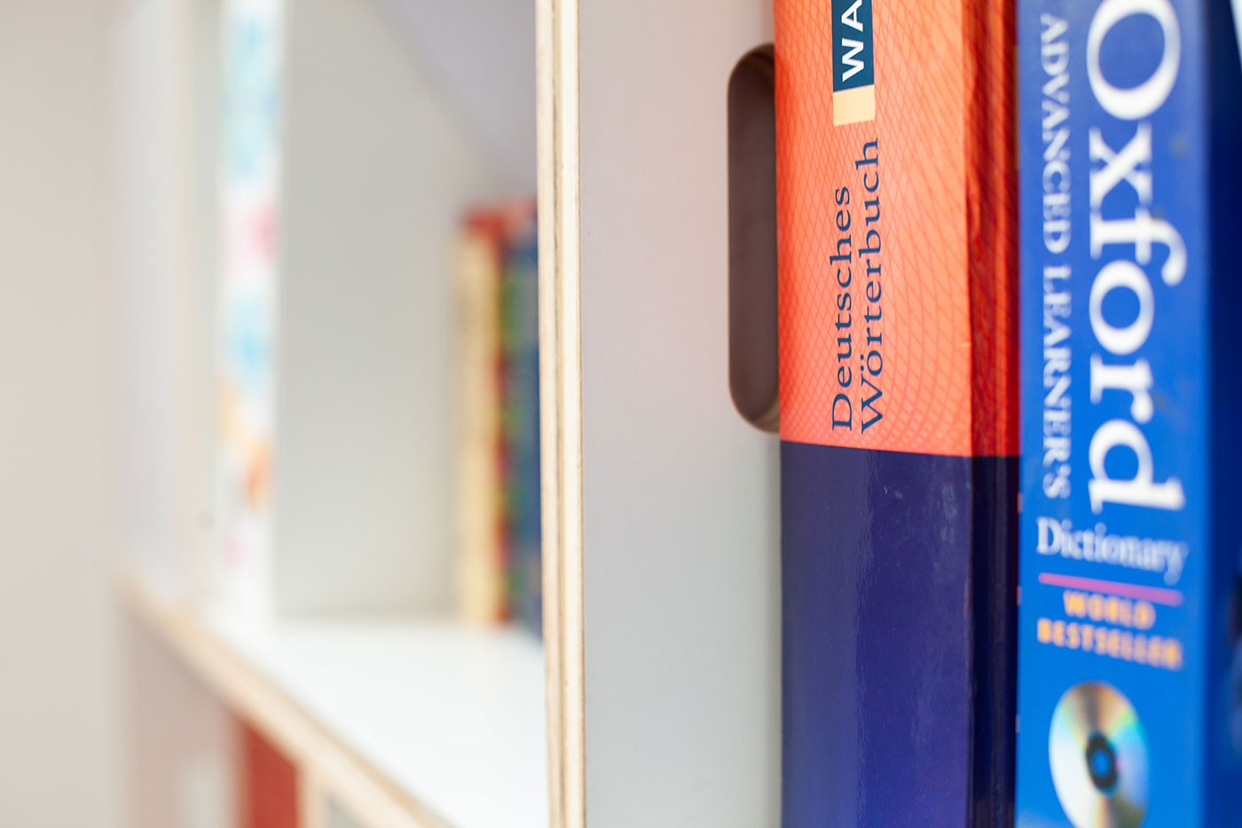 Spanisch, Englisch, Deutsch, Französisch, Katalanisch, Portugiesisch und Italienisch. Aglaia Montoya Melià Spanisch, Englisch, Deutsch, Französisch, Katalanisch, Portugiesisch und Italienisch | Aglaia Montoya Melià